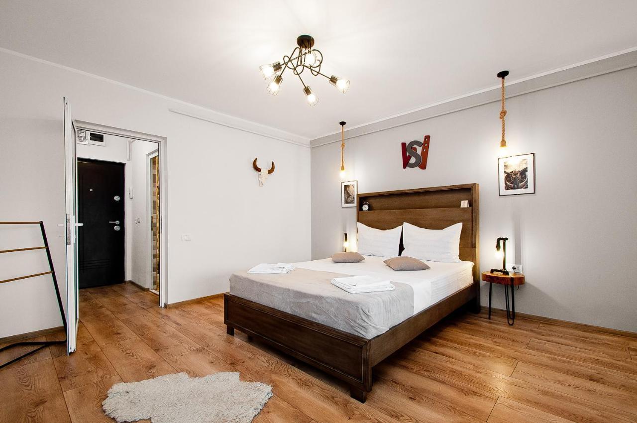 Wood&Steel Apartment Galati  Bagian luar foto