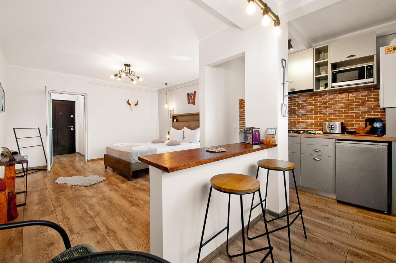 Wood&Steel Apartment Galati  Bagian luar foto