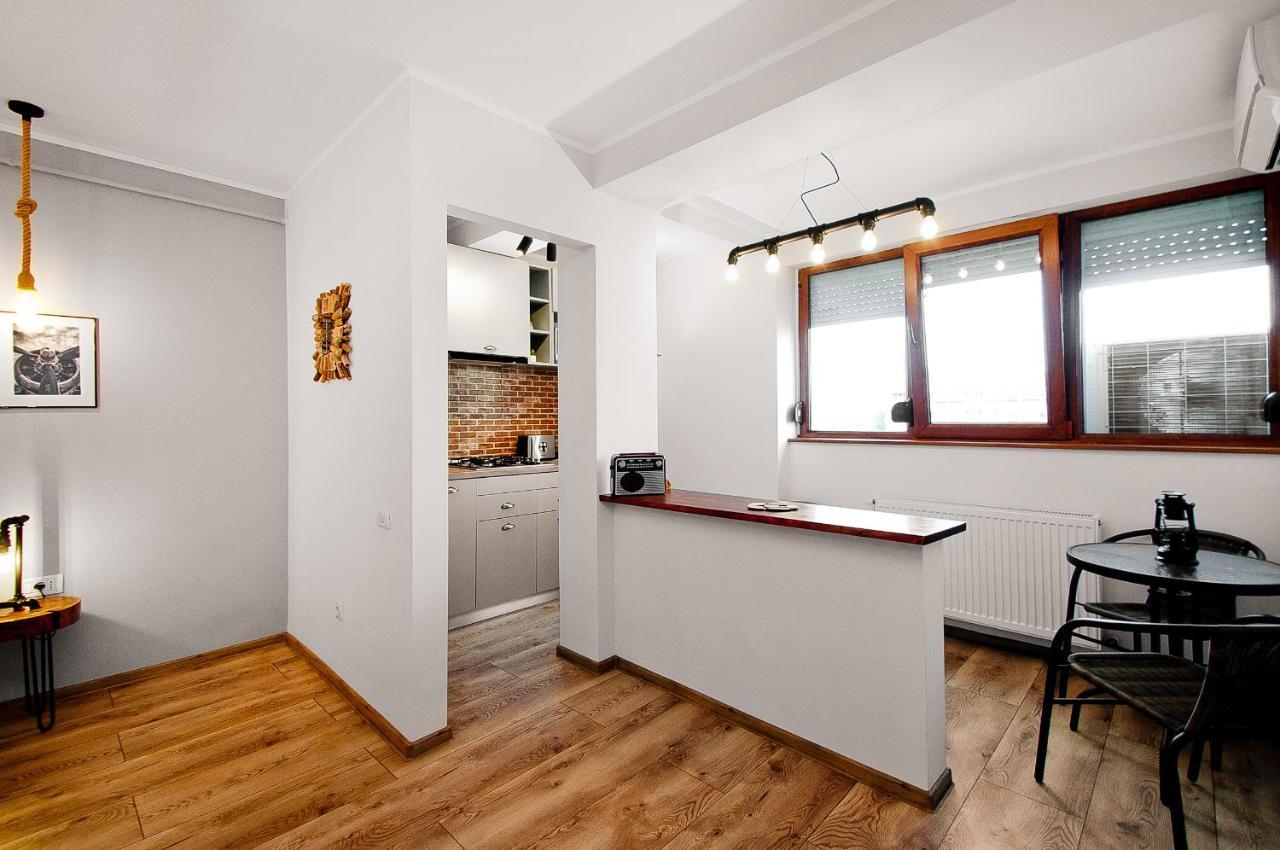 Wood&Steel Apartment Galati  Bagian luar foto