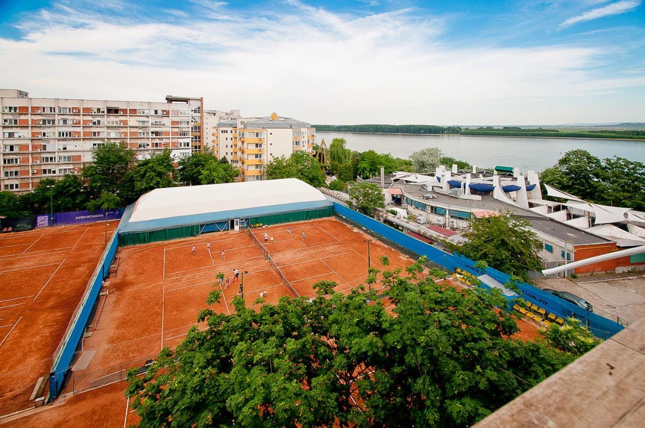 Wood&Steel Apartment Galati  Bagian luar foto